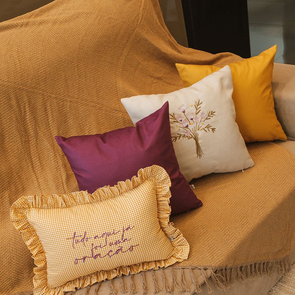 Kit 4 Capas de Almofadas Farmhouse Amarelo & Roxo + Baguete Babado Xadrez BordadoFrase