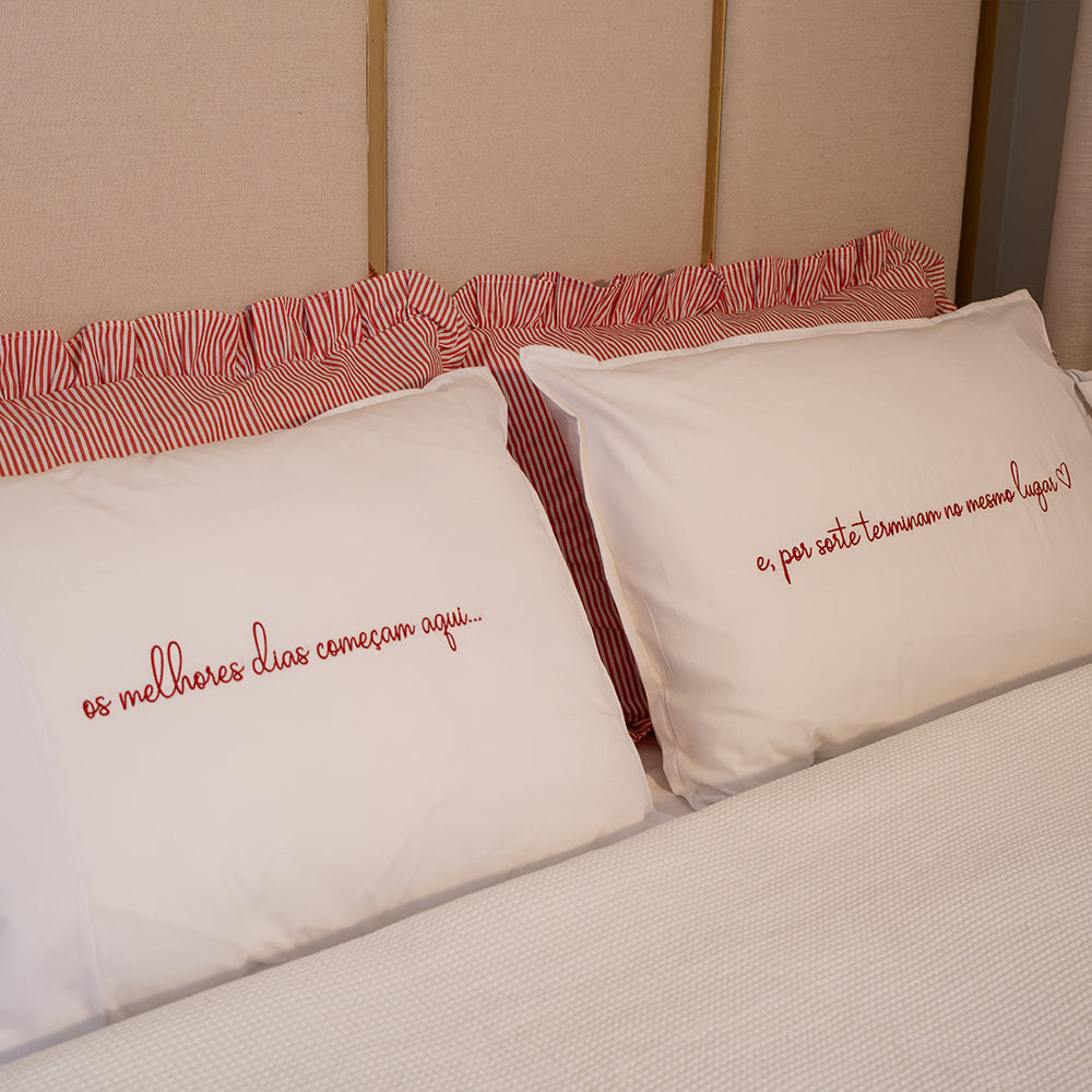 Dupla de Fronhas de Laço com Frase Bordada | 100% Algodão | 50x70 cm | Branco