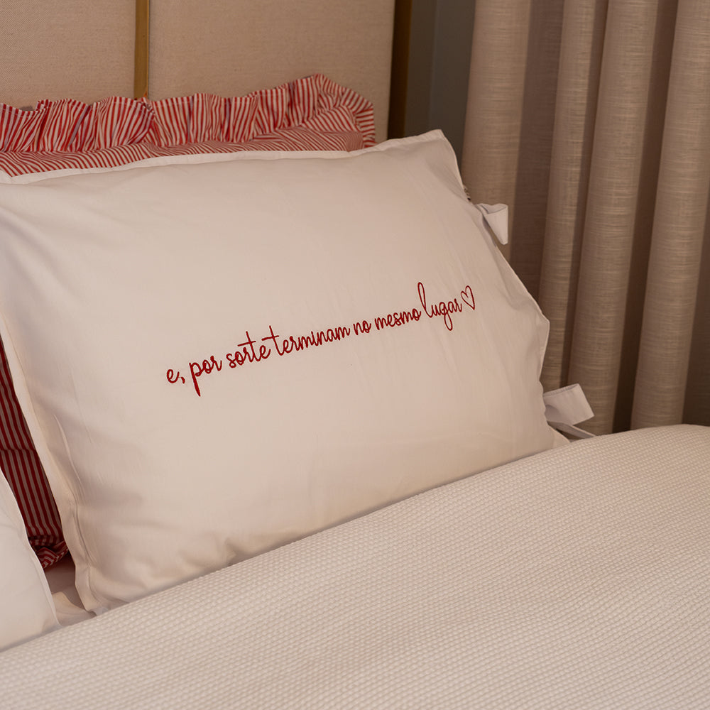 Dupla de Fronhas de Laço com Frase Bordada | 100% Algodão | 50x70 cm | Branco