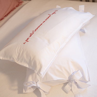 Dupla de Fronhas de Laço com Frase Bordada | 100% Algodão | 50x70 cm | Branco