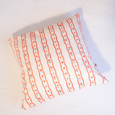 Almofada Decorativa Veludo Estampado Corações e Flores