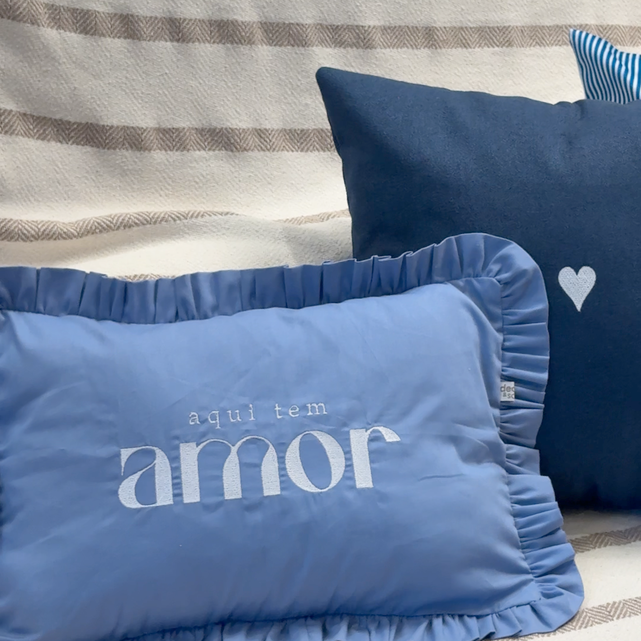Kit 4 Capas de Almofadas Farmhouse Babado floral e Azul Romântico Bordado