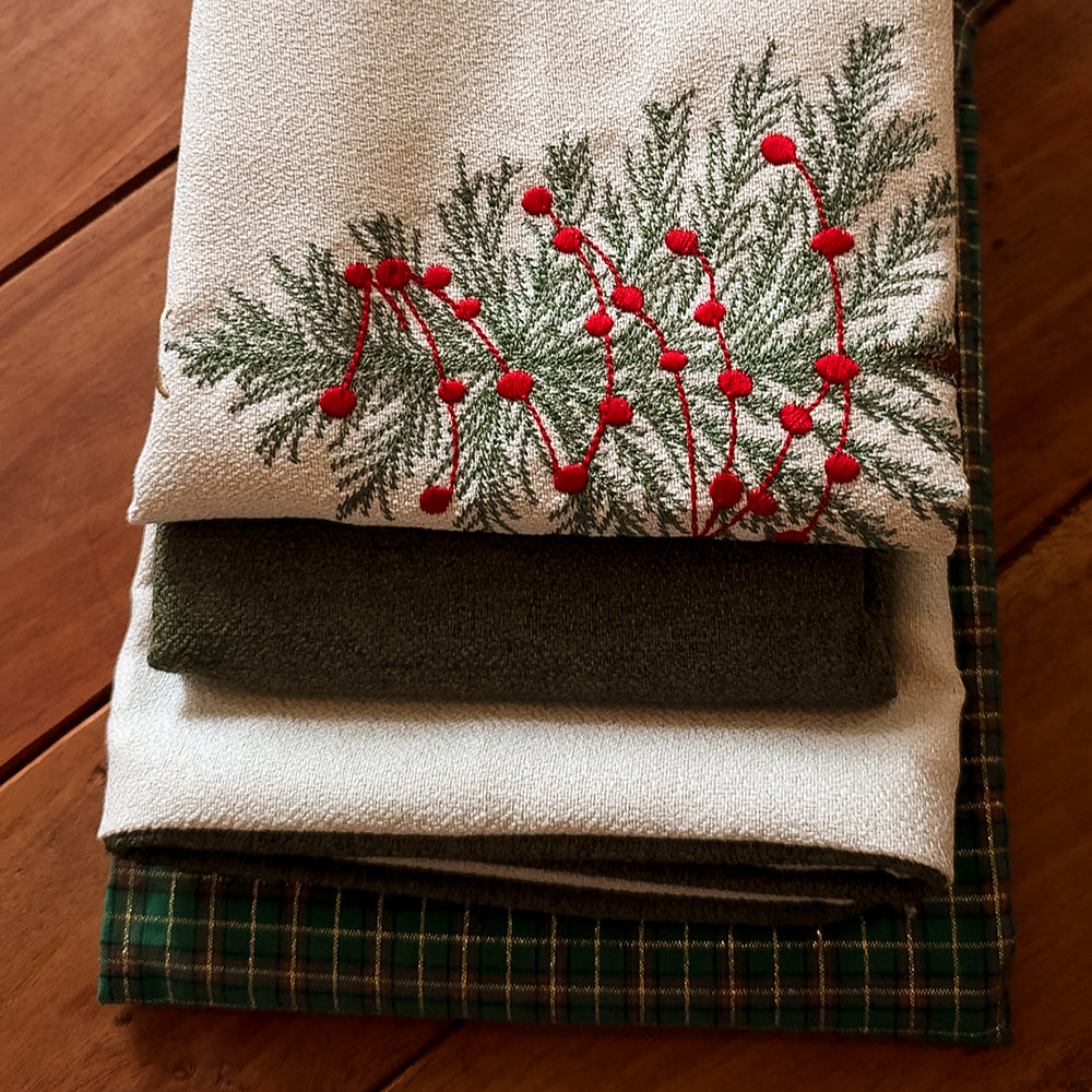 Kit 4 Capas de Almofadas Natal Farmhouse Babado Xadrez e Bordados - Verde