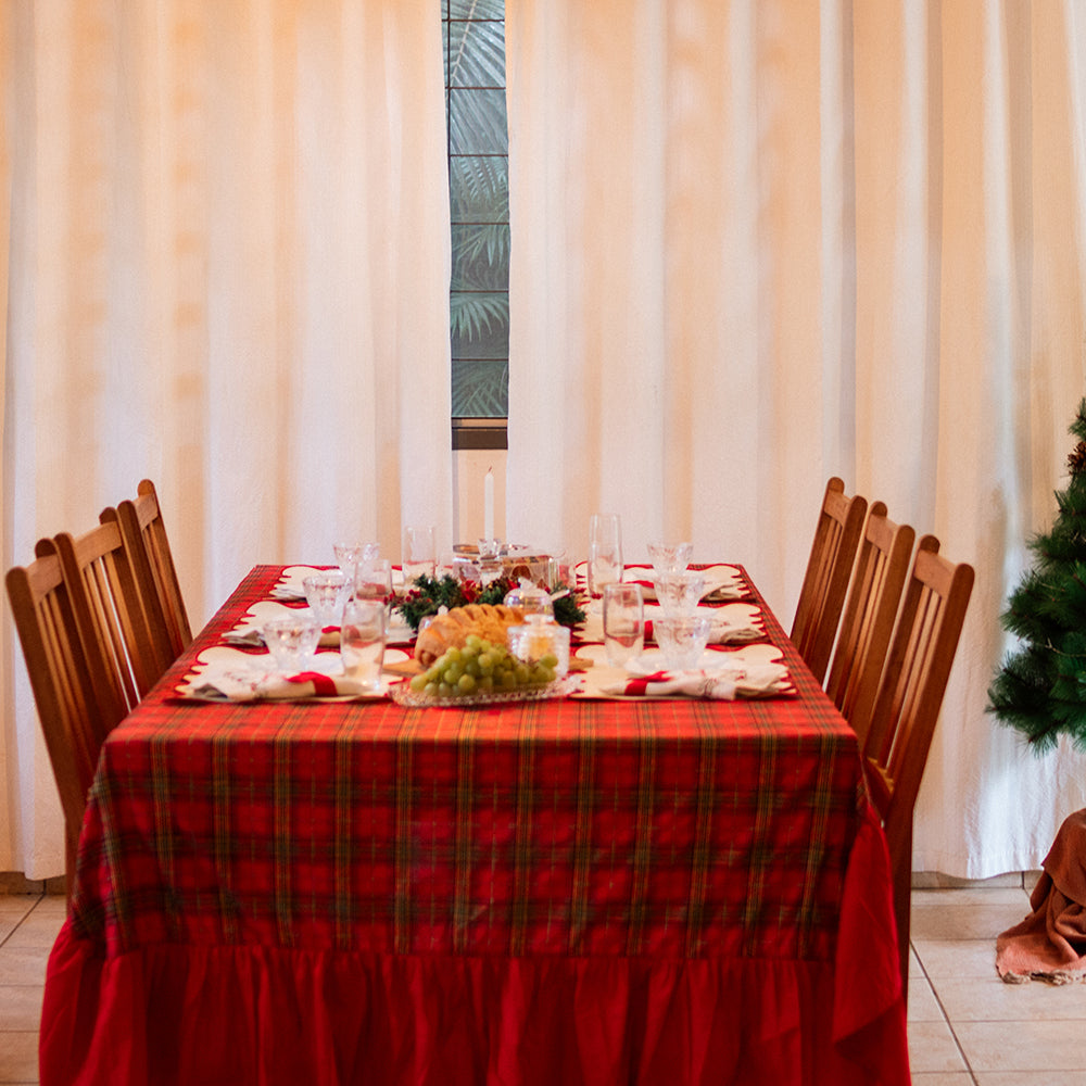 Toalha de Mesa Natal Xadrez Vermelha com Babado