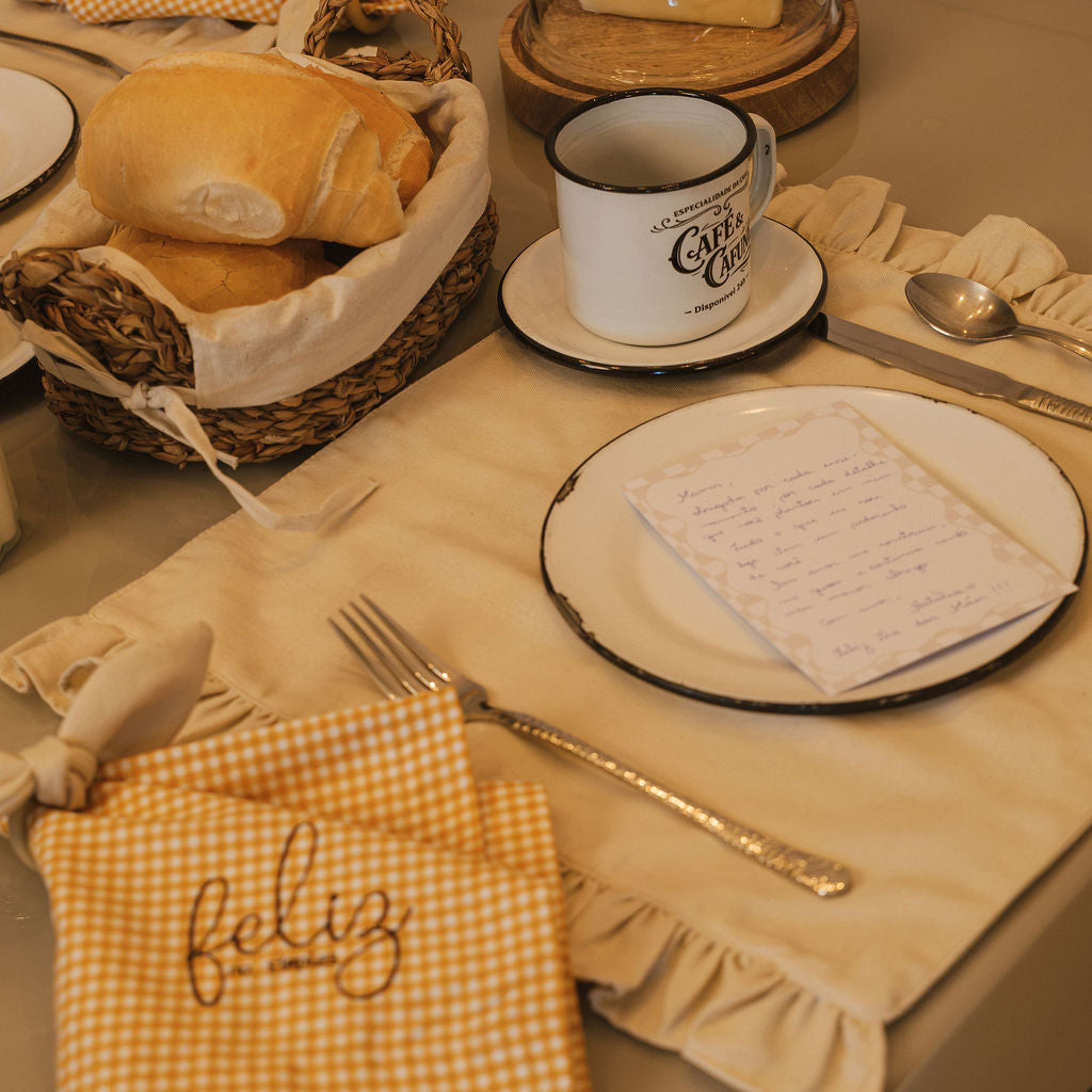 Kit Presente Dia das Mães Café & Cafuné – Mesa Posta + Canecas Esmaltadas