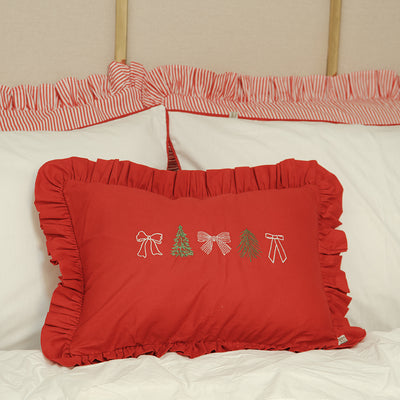 Almofada Baguete Natal Vermelha com Babado e Bordados – 45x30 cm