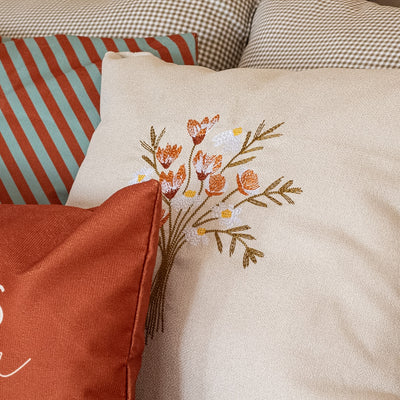 Kit 4 Capas de Almofadas Farmhouse Terracota & Verde com Bordado Floral + Baguete Frase