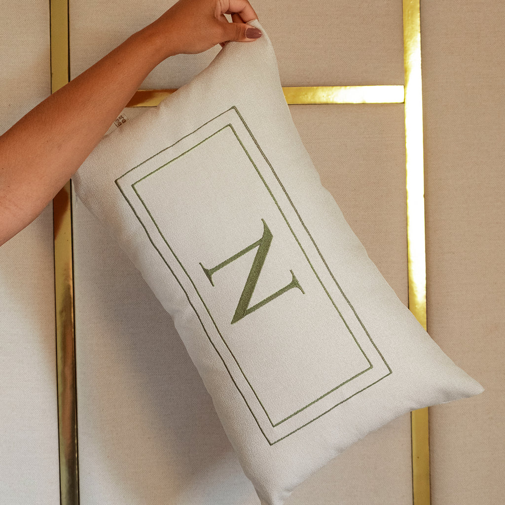 Almofada Bordada Personalizada com Inicial em Linho 50x30 cm - verde