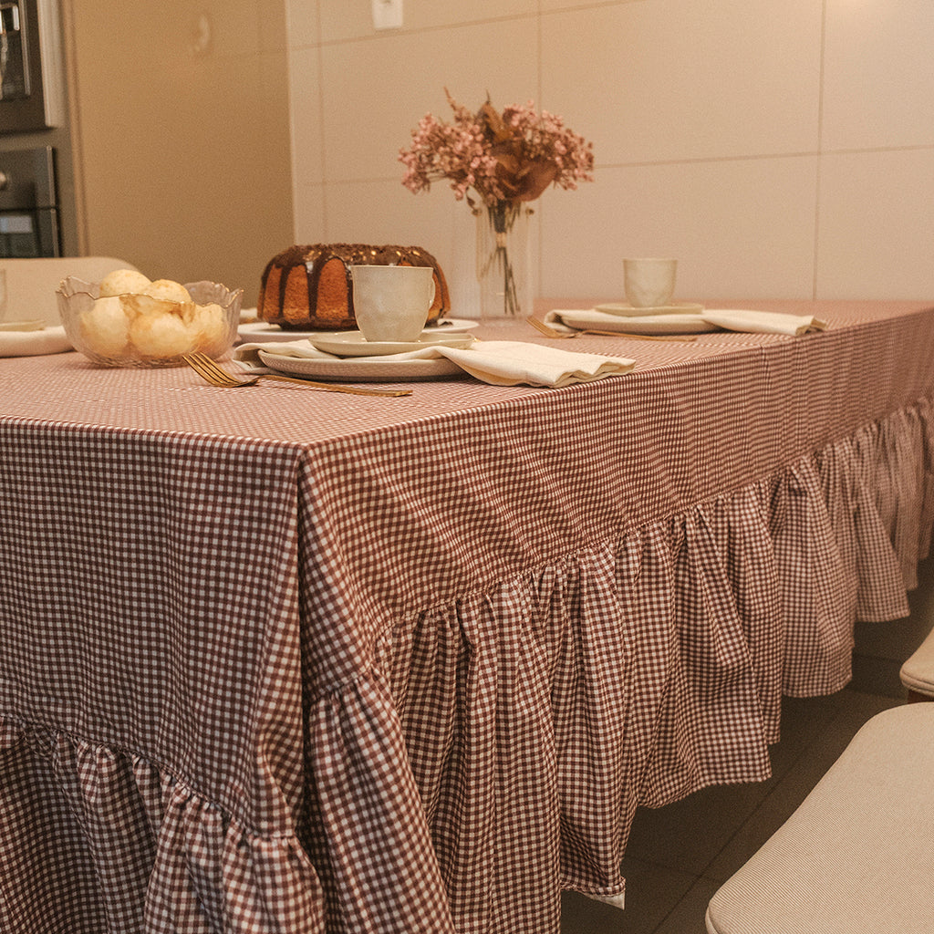 Toalha de Mesa com Babado Xadrez Vichy - Marrom