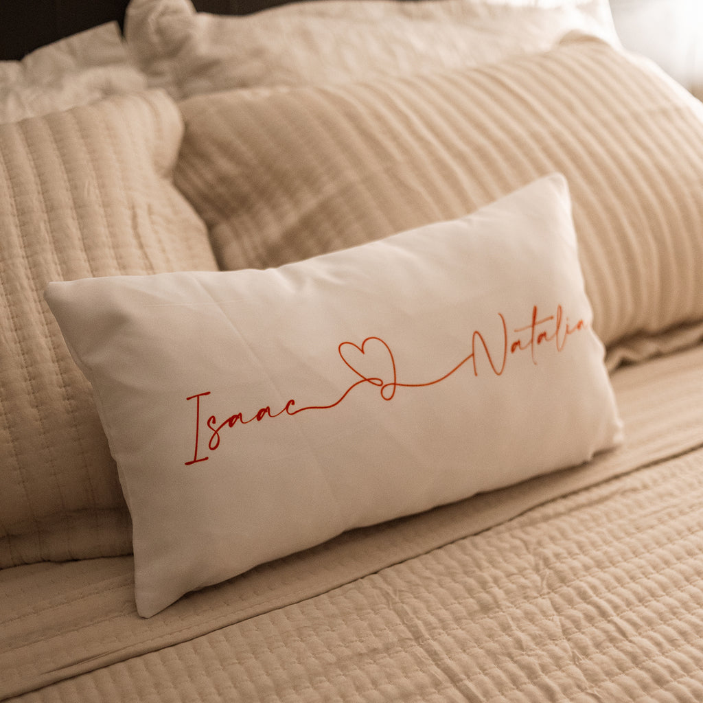 Almofada baguete personalizada com nome do casal 50x30 cm - vermelha