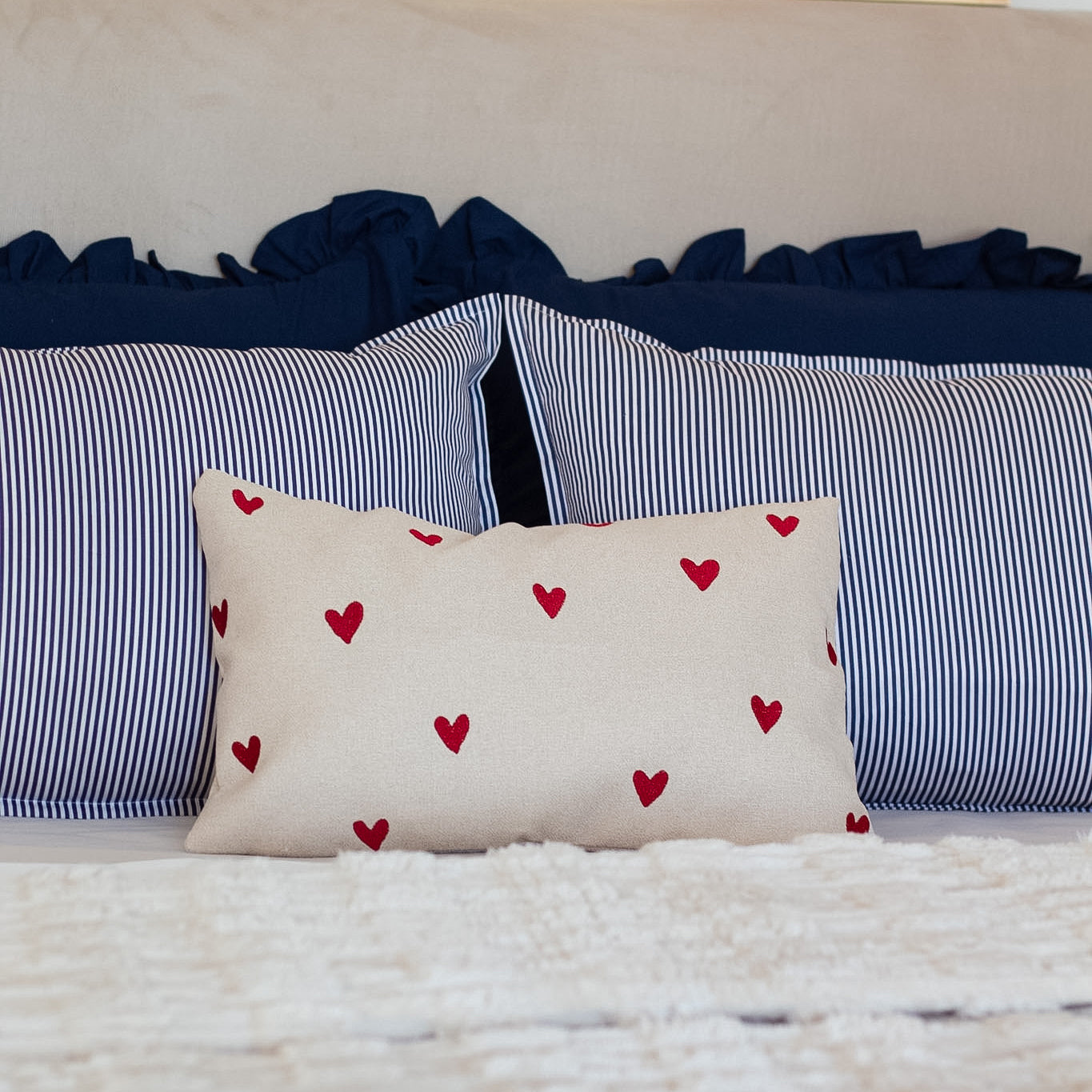 Fronha com Babado Azul Marinho Farmhouse 100% Algodão – UNIDADE