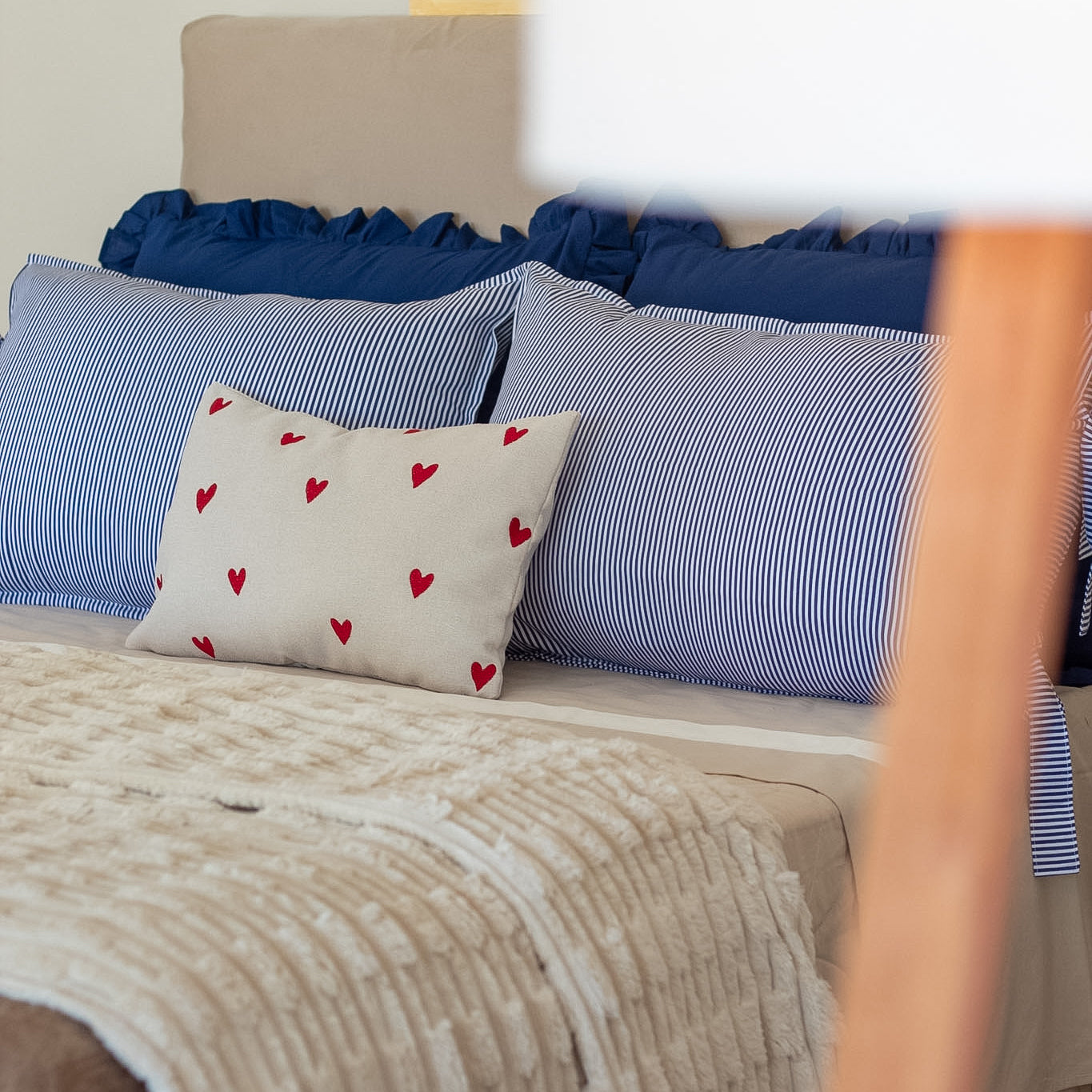 Fronha com Babado Azul Marinho Farmhouse 100% Algodão – UNIDADE