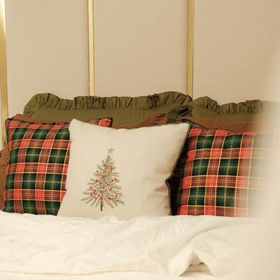 Almofada Bordada Árvore de Natal em Linho Cru – 45x45 cm