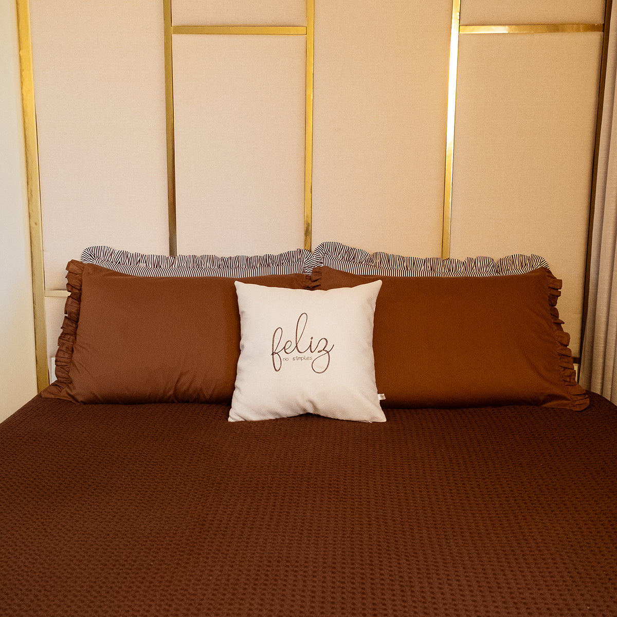 Fronha Babado Listrada Marrom Farmhouse 100% Algodão 50x70 cm - UNIDADE
