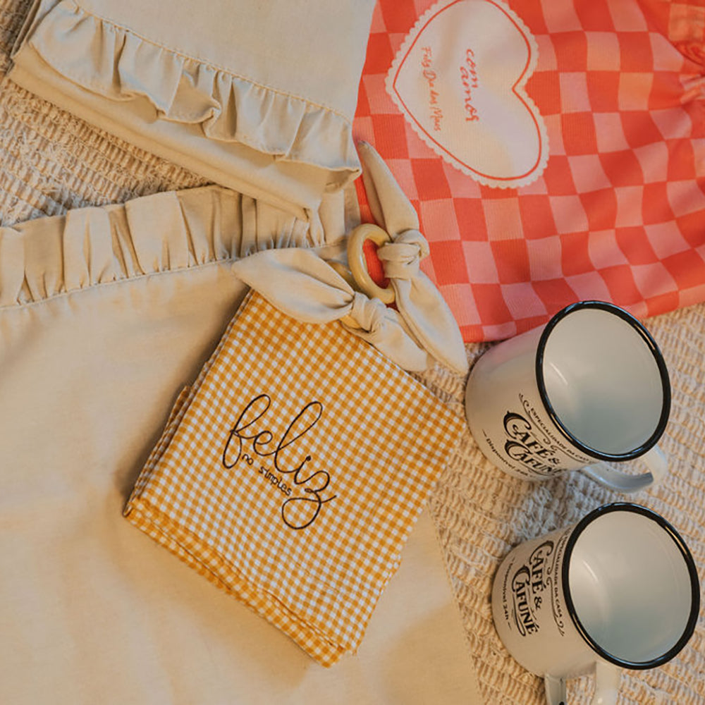 Kit Presente Dia das Mães Café & Cafuné – Mesa Posta + Canecas Esmaltadas