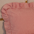 Fronha com Babado Estilo Farmhouse | Listrado Vermelho | 100% Algodão | 50x70 cm