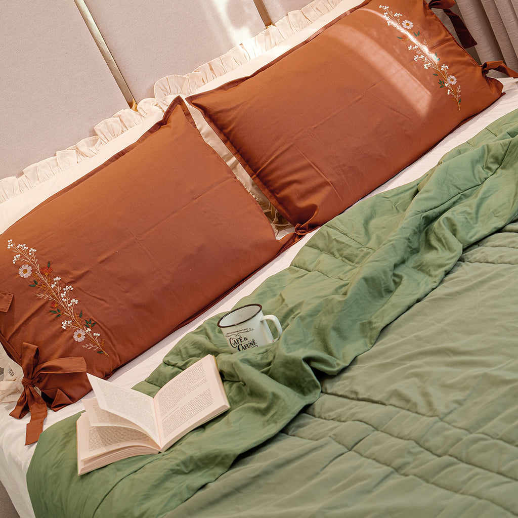 Fronha Terracota com Laços e Bordado Floral 100% Algodão 50x70 cm - UNIDADE
