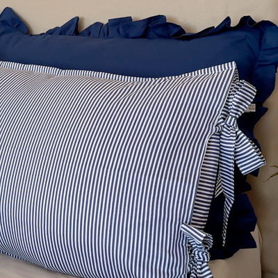 Fronha com Laços Listrada Azul Marinho 100% Algodão – UNIDADE