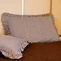 Fronha Babado Listrada Marrom Farmhouse 100% Algodão 50x70 cm - UNIDADE