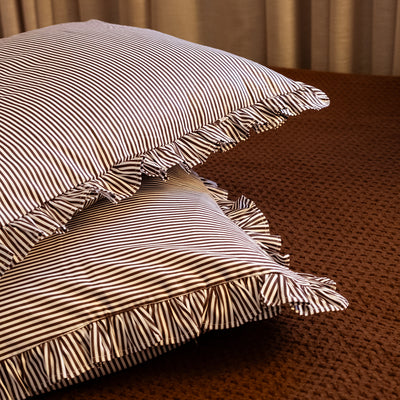 Fronha Babado Listrada Marrom Farmhouse 100% Algodão 50x70 cm - UNIDADE