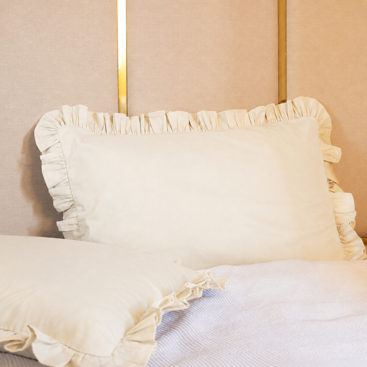 Fronha Off White com Babado Farmhouse 100% Algodão 50x70 cm - UNIDADE