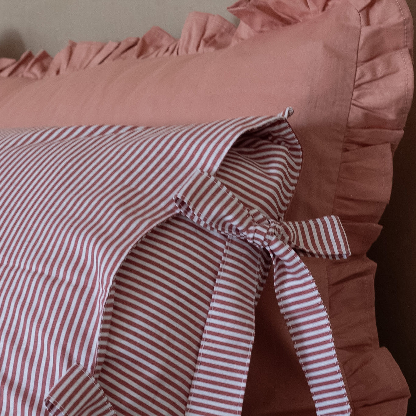 Fronha com Babado Rose 50x70cm 100% Algodão Farmhouse - UNIDADE