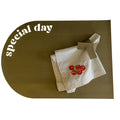 Kit Mesa Posta Special Day Verde Musgo com Guardanapo Bordado Tomate