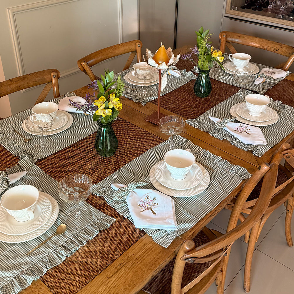 Kit Lugar Americano Xadrez Verde com Babado + Guardanapo Bordado Floral