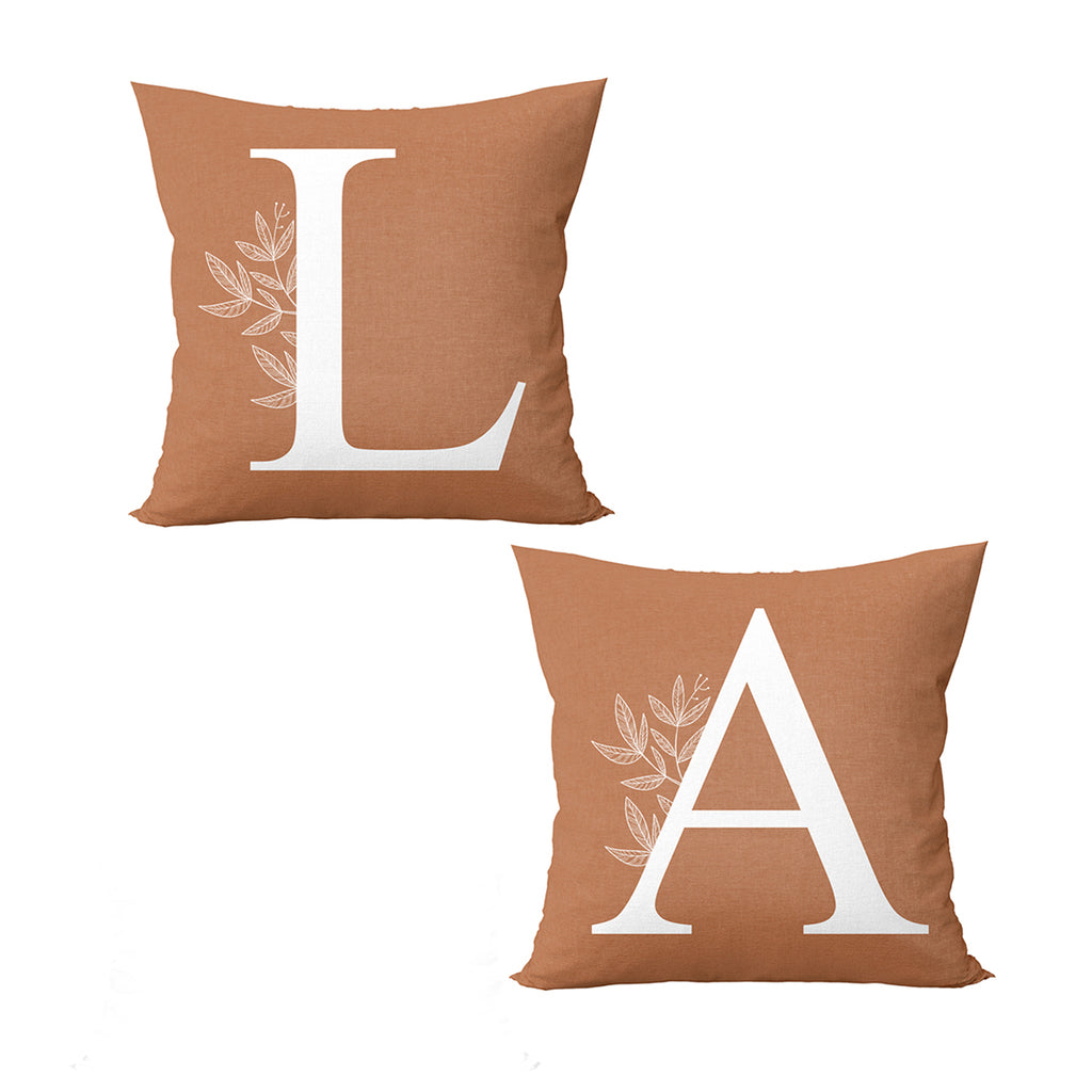 Kit 2 capas de almofadas personalizadas Inicial com ramo terracota