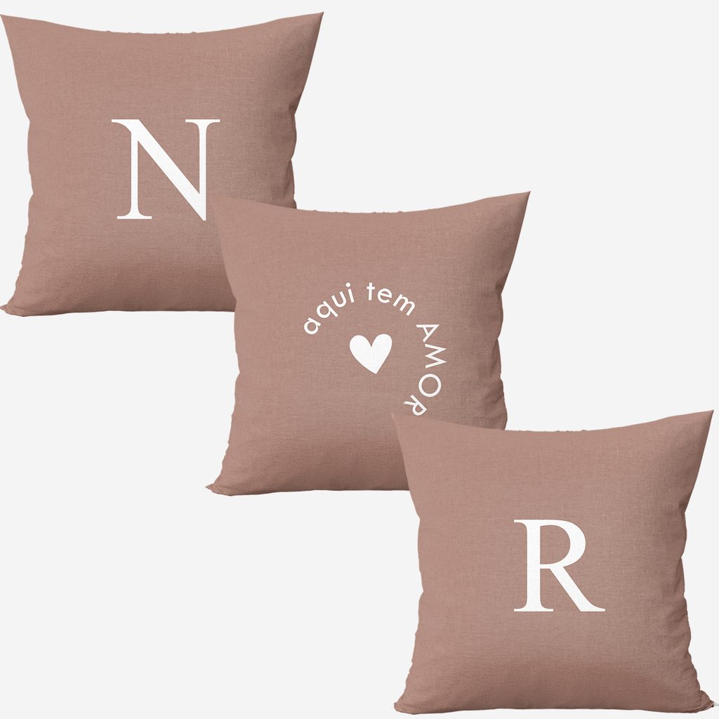 Kit 3 capas de almofadas personalizadas com iniciais aqui tem amor - mocha mousse