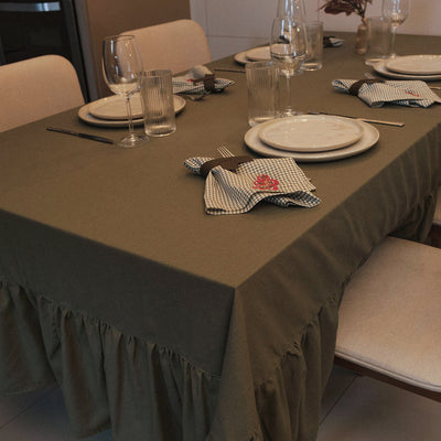 Toalha de Mesa Linho Verde com Babado