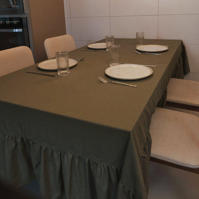 Toalha de Mesa Linho Verde com Babado
