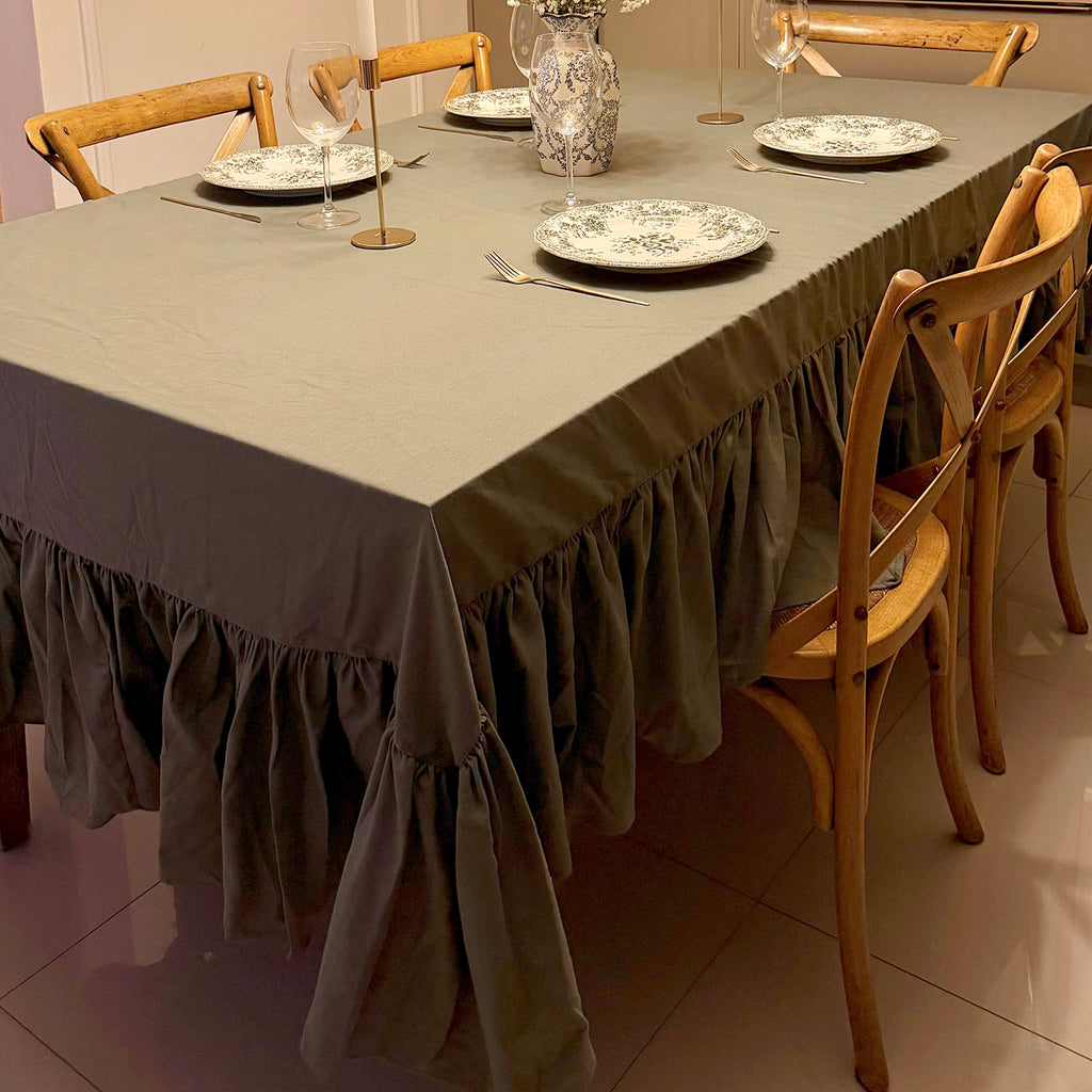 Toalha de Mesa Linho Verde com Babado