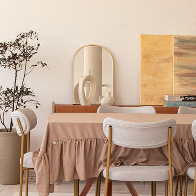 Toalha de Mesa com Babado em Linho Bege – Estilo Farmhouse