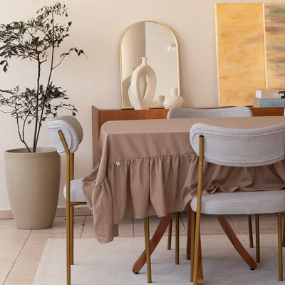 Toalha de Mesa com Babado em Linho Bege – Estilo Farmhouse